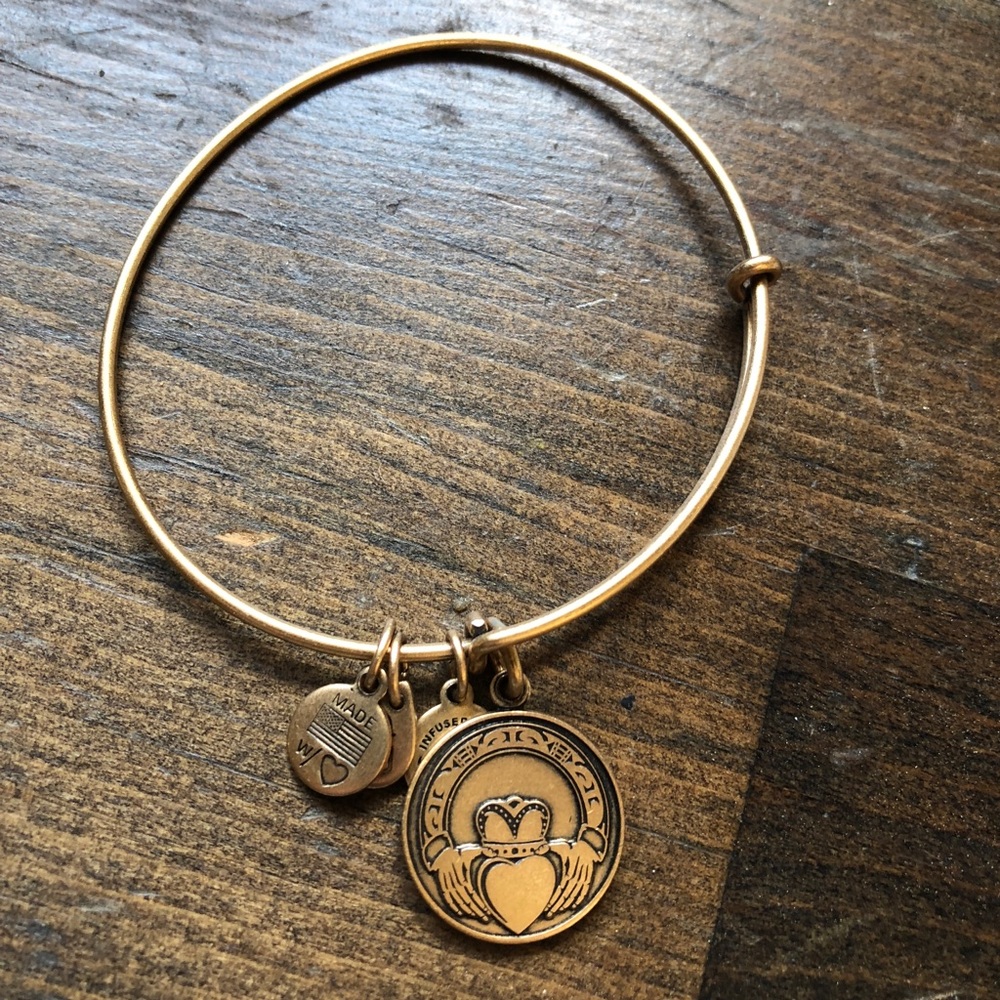 Claddagh Alex & Ani